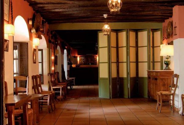 El_Pele-SALONES-ESPACIOS-BODEGAS-CAMPOS-600x407